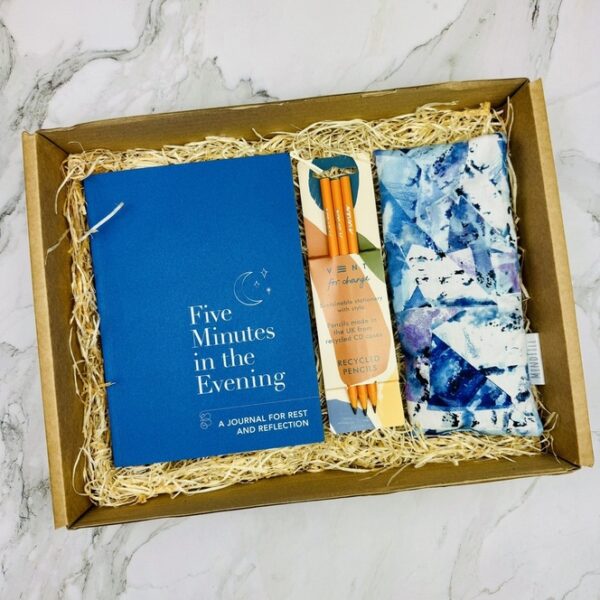 A picture of the sleep gift idea and products that are included in the Evening Wind Down Reflection Box presented in the MindFill Packaging.