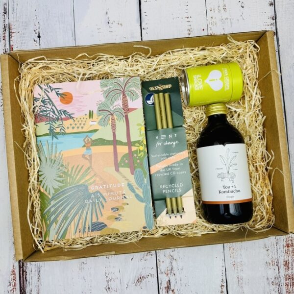 A picture of the range of prodcuts tat are included in the Gratitude Care Package and presented in MindFill packaging. A journal gift set perfect for any occasion.